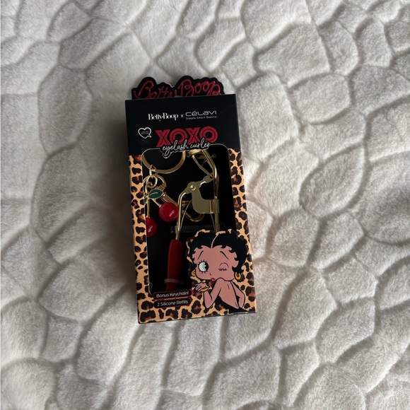 Betty Boop Eyelash Curler with Cherry Keychain - Picture 7 of 9